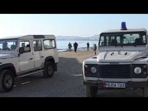 Report TV - Durrës, ndotje alarmante e detit Shmangni kontaktin me ujin