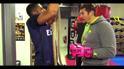 Vincent Parisi coach le chanteur Axel Tony sur beiN Sports.