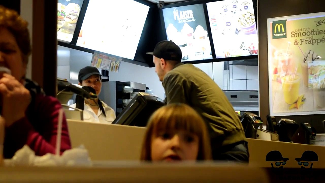 BESANDO mi ex Novia ♥ KISSING PRANK Retos de Suscriptores Broma Camara Oculta