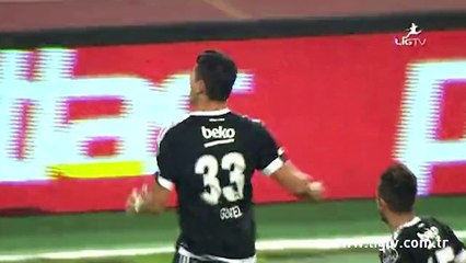 Mario Gomez se régale en Turquie