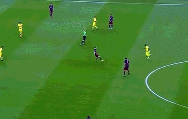 Passing between Iniesta and Busquets