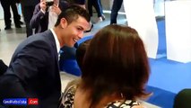 La broma de Cristiano Ronaldo a su hijo por llevar medias blancas • 2015