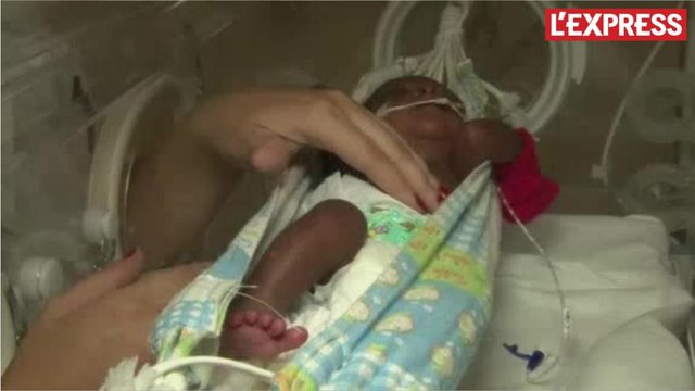 Brésil: des bébés prématurés placés dans des hamacs