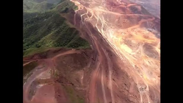 Especialistas tentam entender o que motivou o rompimento de duas barragens em MG