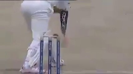 Mohammad Asif !تین وکٹیں تینوں میں وکٹ کیپر تک اڑتی گی