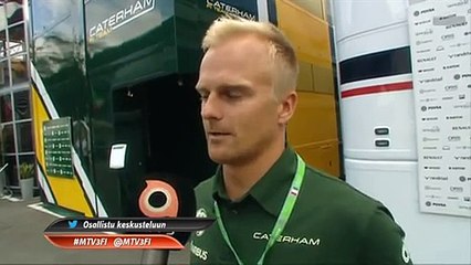 Heikki Kovalainen lahjoittaa kypärän Erkki Mustakarille 8.9.2013 Monza