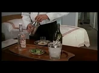 James Bond : "Vodka Martini, Shaken, Not Stirred"