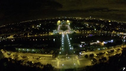 Il escalade la Tour Eiffel à mains nues