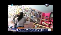 Esposa lo azota a latigazos en público por infiel