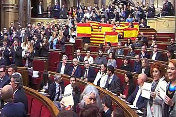 El Parlament aprueba iniciar la ruptura con España