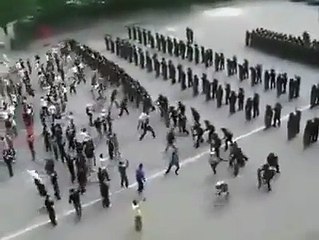 Mira la estrategia de la Policía Antidisturbios de Alemania... ¡Demasiada coo...-10153265383087010