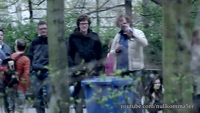 Çöpten Çıkan Bebek Şakasıyla İnsanları Hunharca Korkutmak - Komik videolar - Funny videos