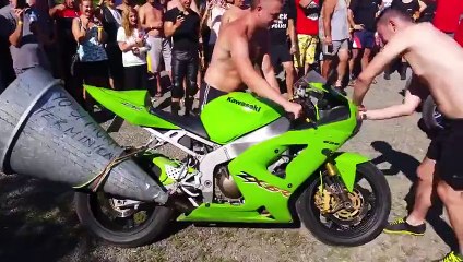 Egzozu Kendisinden Büyük Motorun Çıkardığı Ses - Komik videolar - Funny videos