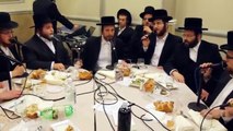 La chorale Shira Choir chante à une Bar Mitzvah