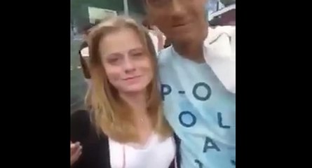 Une allemande offre des câlins gratuits aux migrants