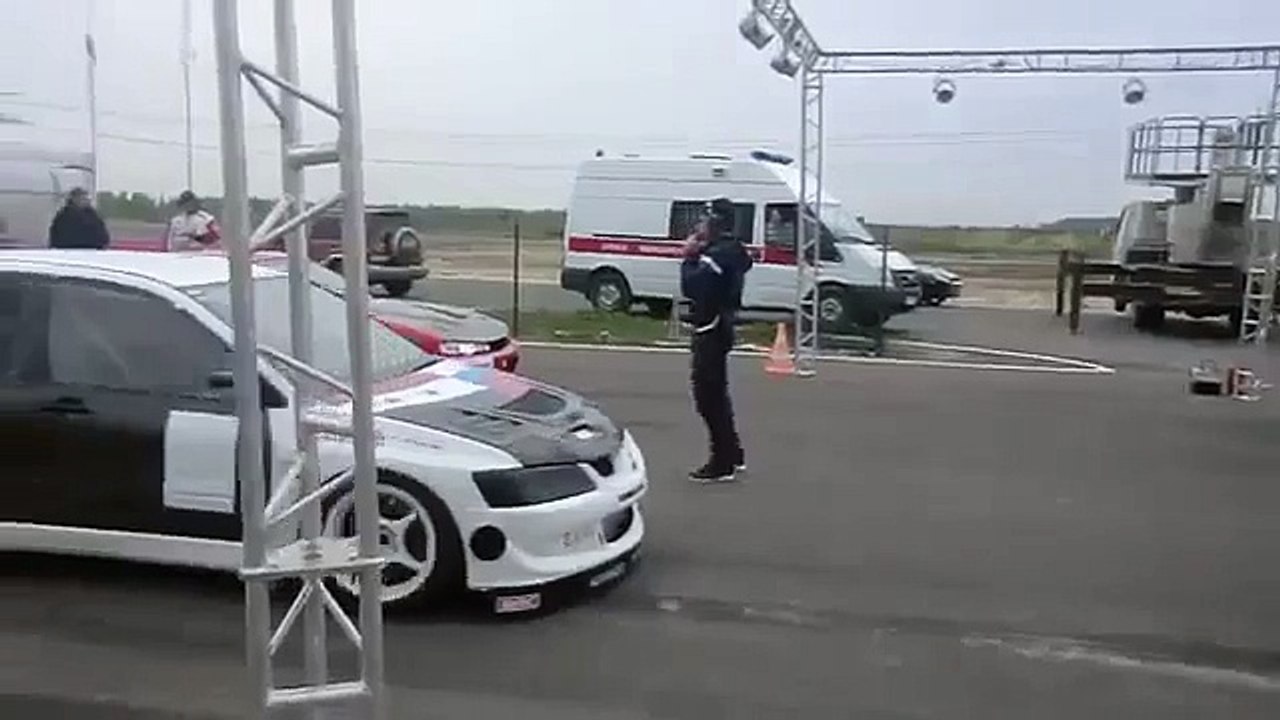 Mitsubishi Lancer Evolution 9 vs Nissan 240sx