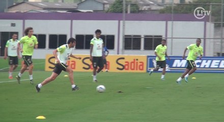 Um toque só! Kaká e Lucas Lima mostram entrosamento em tabelinha