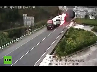 Camión en llamas atravesó un túnel a gran velocidad en China