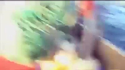 Il filme un crash d'avion en direct dans un defilé en espagne