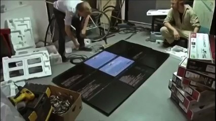 【ドッキリ】 エレベーターの床がどんどん崩れていく！