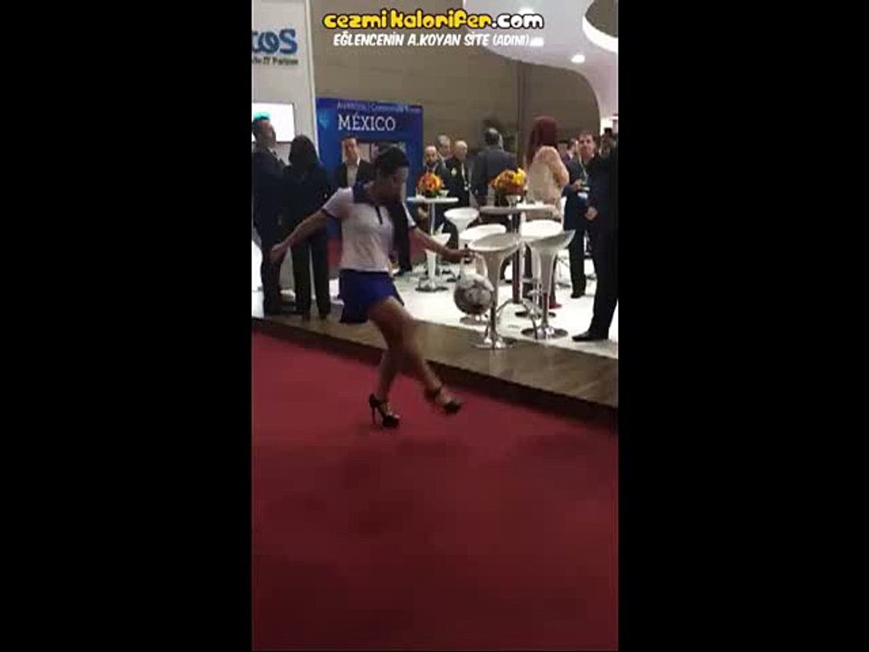 Topuklularla Nice Erkeğe Taş Çıkartan Futbol Cambazı Hanım Abla