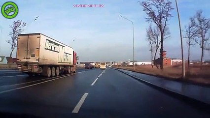 Thót tim với pha đánh lái tránh tai nạn của tài xế xe tải
