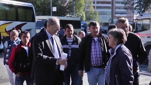 Report TV - Shoqata e transporti ndërqytetas i kërkon qeverisë të zgjidhë konkurencën e pandershme