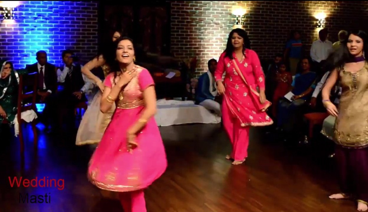 Karachi Wedding Wonderfull Dance On BollyWood Song | HD ✔