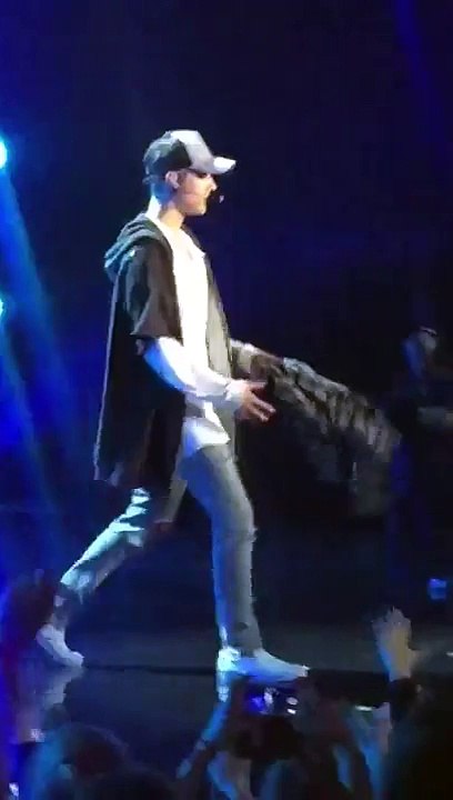 Justin Bieber Has a Temper Tantrum and Storms Off Stage-Funny Entertainment Videos-by Funny Videos Collection