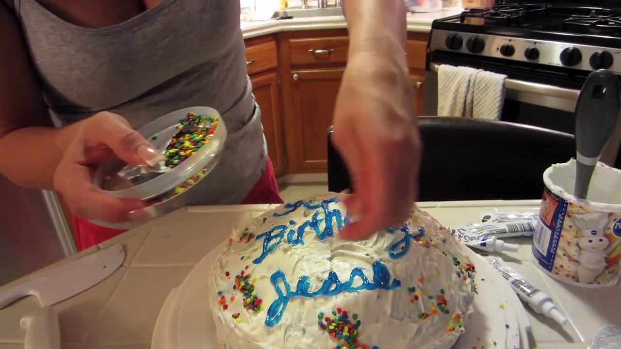 BALLOON CAKE PRANK