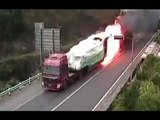 RAW: Heavy truck in flames dashes out of tunnel in China