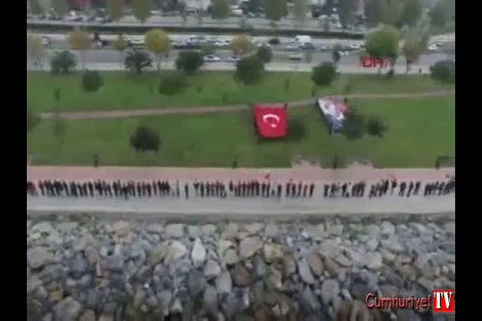 Havadan görüntülerle Ata'ya saygı zinciri ve saygı dalışı