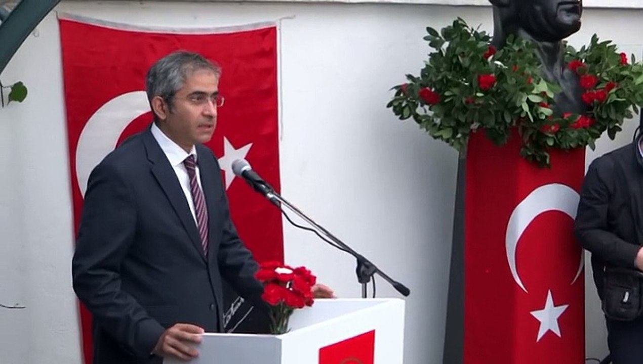 BASKONSOLOS AKINCI NIN 10 KASIM KONUSMASI GUMULCINE