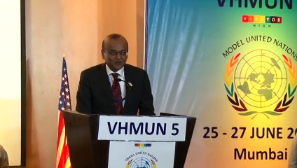 Mr. Rohit Bansal delivering his Key Note address in the presence of Mr. Rustom Kerawalla.