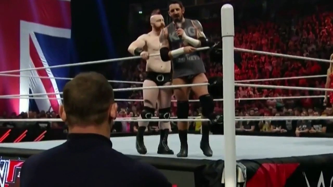Wayne Rooney s'en prend au catcheur Wade Barrett