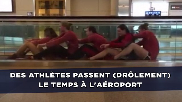 Des athlètes passent (drôlement) le temps à l'aéroport