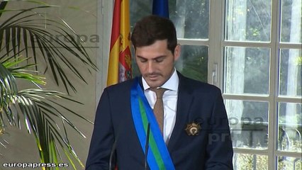 Casillas recibe la Gran Cruz del Mértido Deportivo