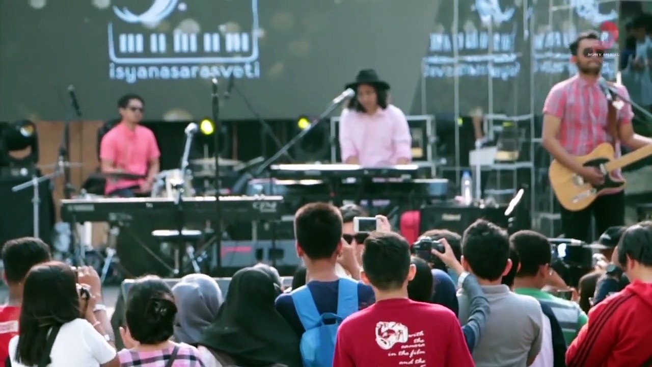 Isyana Sarasvati - Tetap Dalam Jiwa [Live Perform at Central Park]