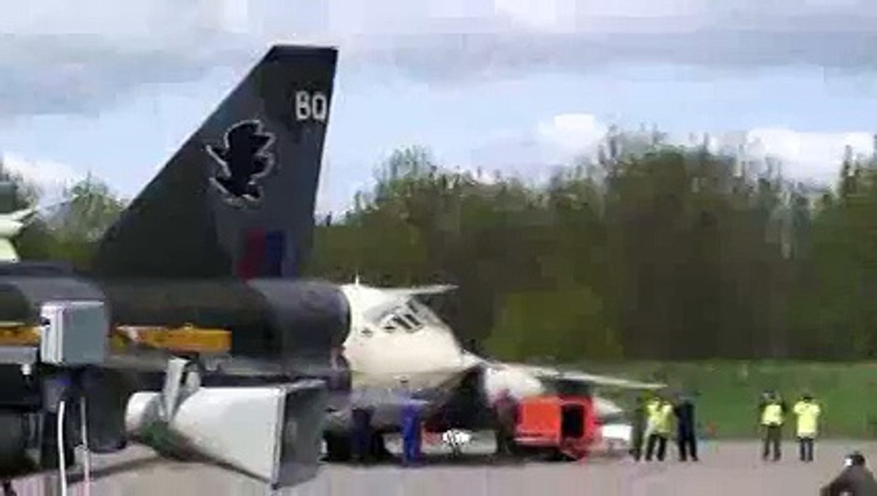 How To Set Off The Car Alarms In A Car Park. 'EE Lightning Jet Style'.