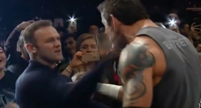 La gifle de Wayne Rooney au catcheur Wade Barrett
