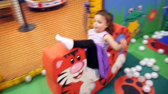 Indoor Playground Family Fun for Kids- Funderdome , Indoor Play Area Plac zabaw #3