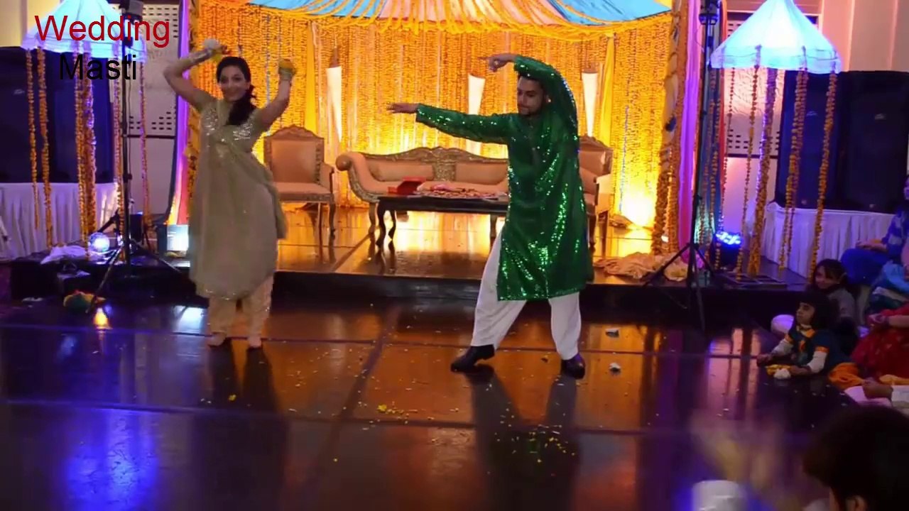 Pakistani Superb Mehndi Couple Dance ON ( Dili Wali Girl Friend Chor Char Ke ) | HD ✔
