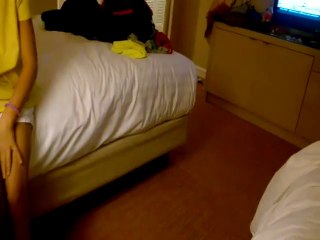 Please someone helps this little Girl to hang up the Phone!