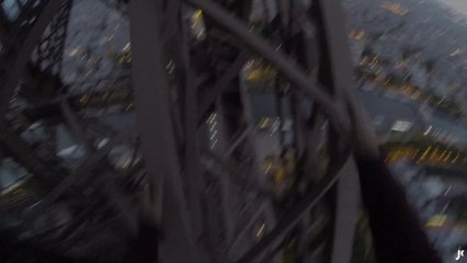 Video herunterladen: Il escalade la Tour Eiffel à main nues au petit matin !