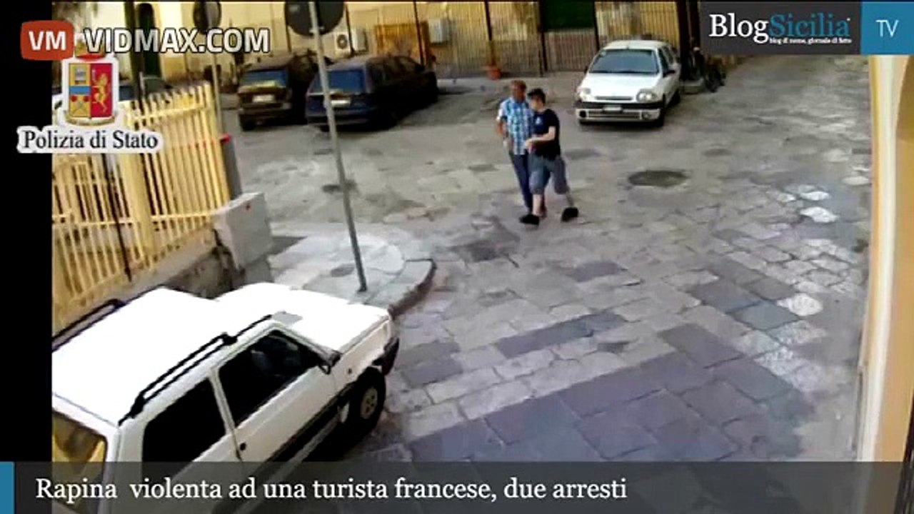 ROBBERS ATTACK TWO FEMALE TOURISTS IN ITALY