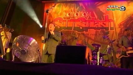 ALI CAMPBELL (UB40) live @ Main Stage 2011