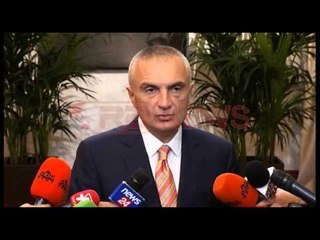 Vlahutin u dorëzon progresraportin krerëve të institucioneve- Ora News- Lajmi i fundit-