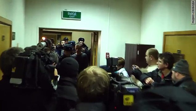 Настоящий Герой ! Петр Павленский: интервью в зале суда