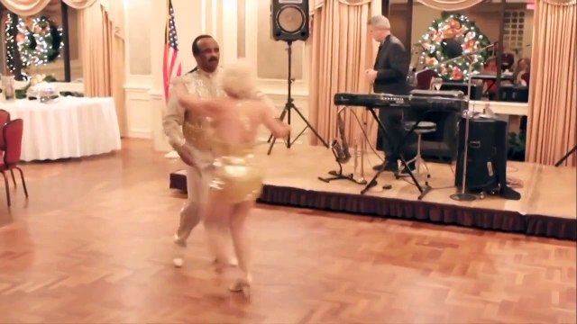 Возраст — не помеха. Эти двое умеют зажечь танцпол