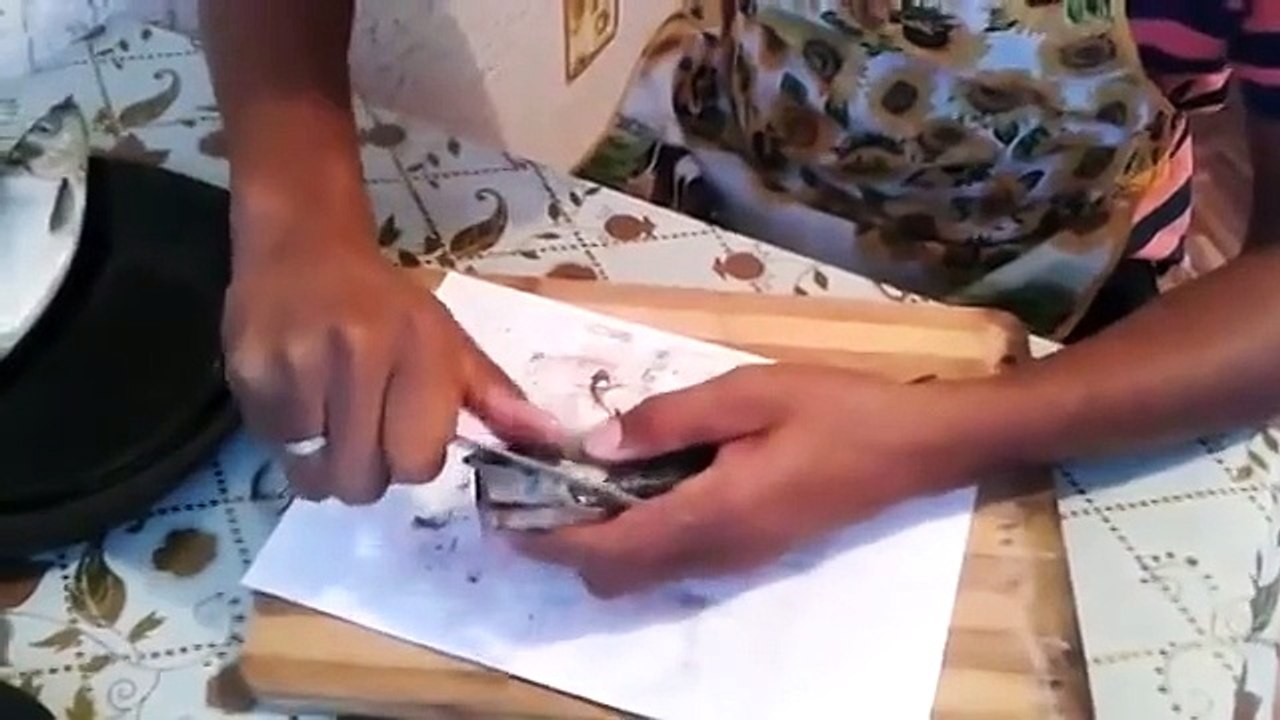Как почистить селедку быстро и без костей